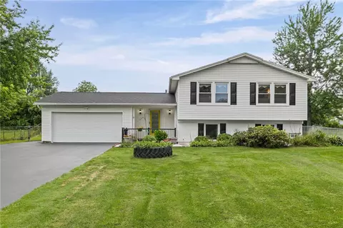 9 Chiswick Cir, Chili, NY 14624