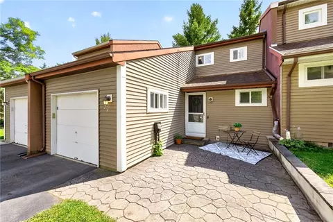 25 Mayapple Ln, West Henrietta, NY 14586