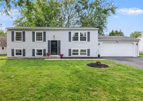 16 Strussenberg Dr, Parma, NY 14468