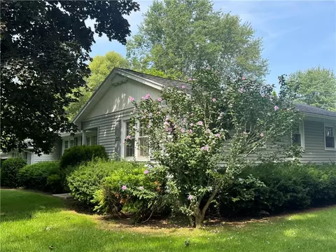 27 Horatio Ln, Gates, NY 14624