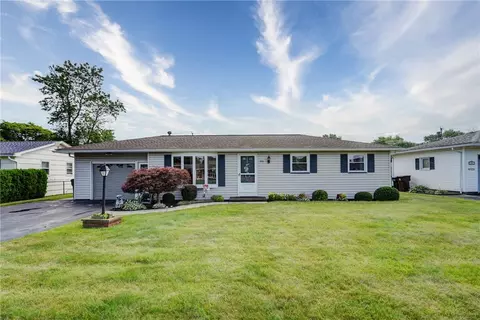 391 Mount Ridge Cir, Greece, NY 14616