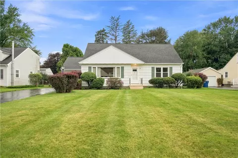 15 Austin Dr, Rochester, NY 14625