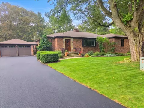 320 Weymouth Dr, Rochester, NY 14625