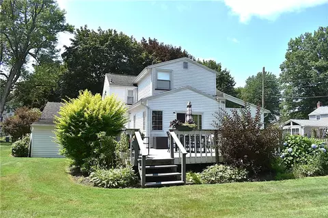 Exterior - 126 Tottenham Rd, Irondequoit, NY 14609 photo 4 of 7