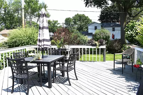 Exterior - 126 Tottenham Rd, Irondequoit, NY 14609 photo 7 of 7