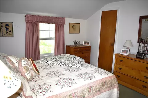 Bedroom - 126 Tottenham Rd, Irondequoit, NY 14609 photo 4 of 5