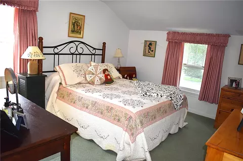 Bedroom - 126 Tottenham Rd, Irondequoit, NY 14609 photo 3 of 5