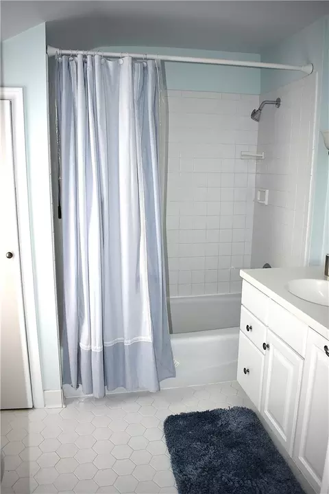 Bath - 126 Tottenham Rd, Irondequoit, NY 14609 photo 1 of 1