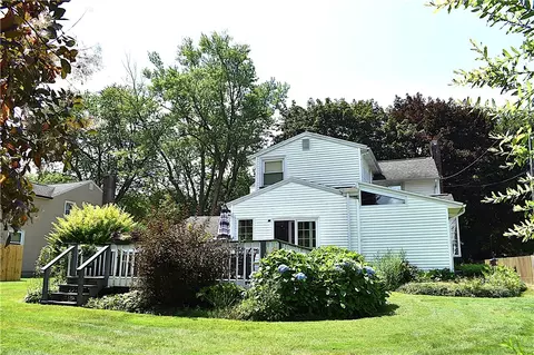 Exterior - 126 Tottenham Rd, Irondequoit, NY 14609 photo 5 of 7