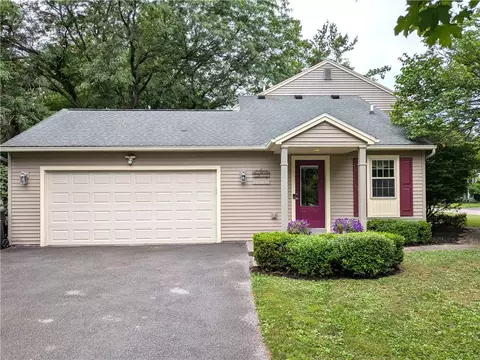 1 Locke Dr, Pittsford, NY 14534