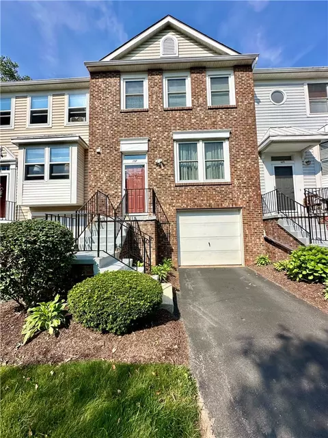 107 Jordache Ln, Ogden, NY 14559