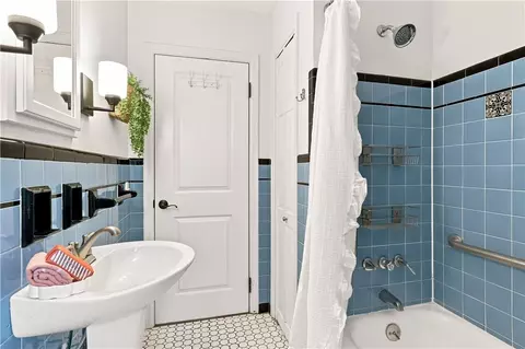 Bath - 57 Traymore Rd, Irondequoit, NY 14609 photo 2 of 3