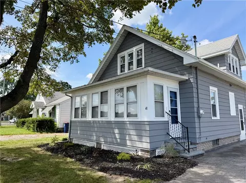 41 Mitchell Rd, Greece, NY 14626