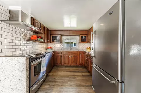 Kitchen - 17 Bateau Ter, Irondequoit, NY 14617 photo 2 of 3