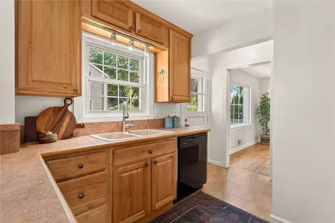 Kitchen - 6 Paladine Rd, Irondequoit, NY 14617 photo 4 of 5