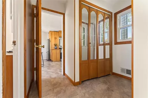 Entry Way - 6 Paladine Rd, Irondequoit, NY 14617 photo 4 of 5