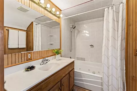 Bath - 6 Paladine Rd, Irondequoit, NY 14617 photo 2 of 3