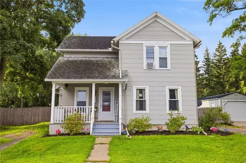 10 Exchange St, Le Roy, NY 14482