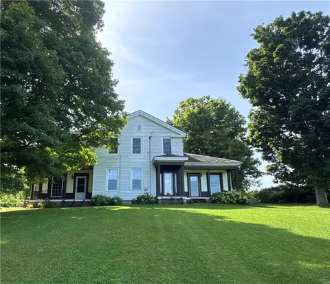 344 Sheldon Rd, Farmington, NY 14425