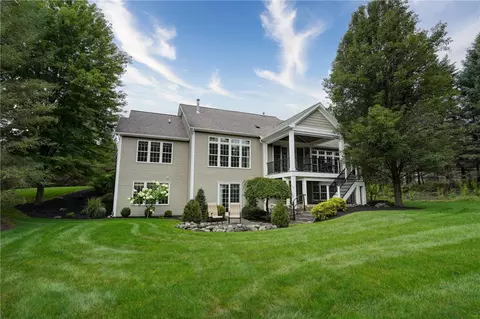 Exterior - 4 Pine Holw, Mendon, NY 14506 photo 4 of 7