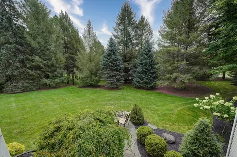 Exterior - 4 Pine Holw, Mendon, NY 14506 photo 6 of 7