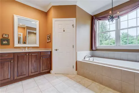 Bath - 4 Pine Holw, Mendon, NY 14506 photo 4 of 5