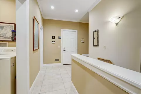 Entry Way - 4 Pine Holw, Mendon, NY 14506 photo 2 of 4