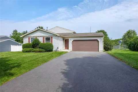 19 Yearling Dr, Henrietta, NY 14467