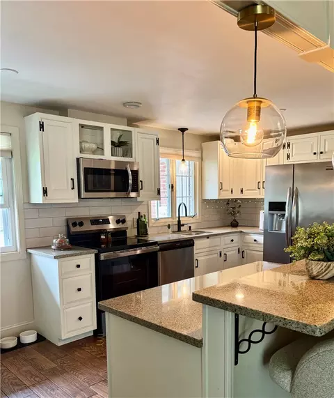 Kitchen - 166 Nob Hl, Irondequoit, NY 14617 photo 3 of 5