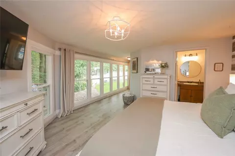 Bedroom - 166 Nob Hl, Irondequoit, NY 14617 photo 2 of 4