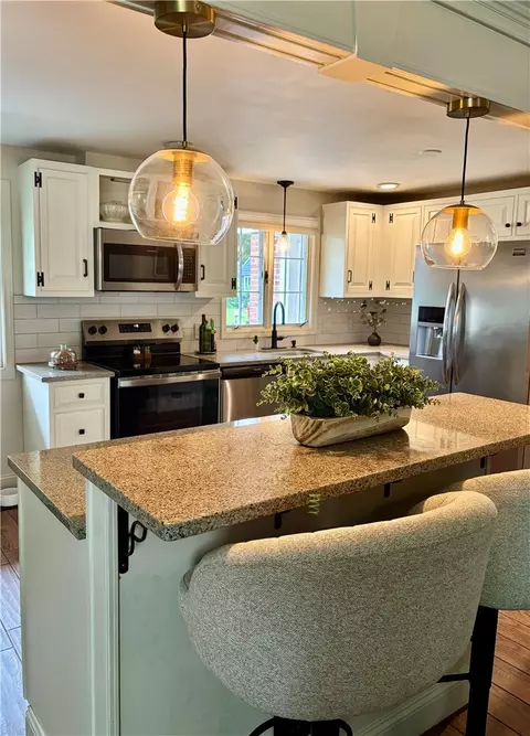 Kitchen - 166 Nob Hl, Irondequoit, NY 14617 photo 1 of 5