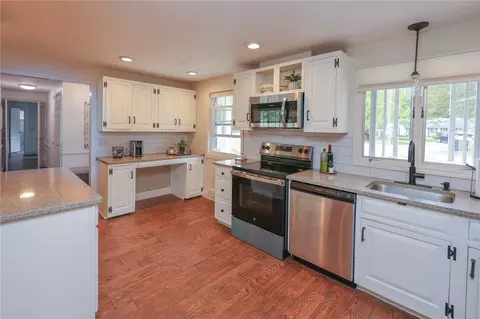 Kitchen - 166 Nob Hl, Irondequoit, NY 14617 photo 5 of 5