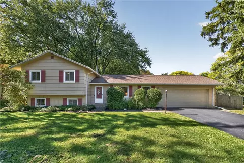 97 Fox Chapel Rd, Henrietta, NY 14467