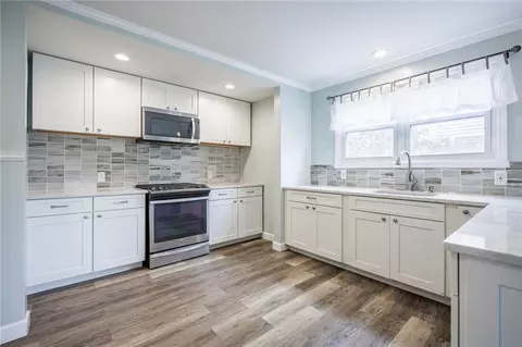 Kitchen - 49 Yorkshire Rd, Irondequoit, NY 14609 photo 4 of 6