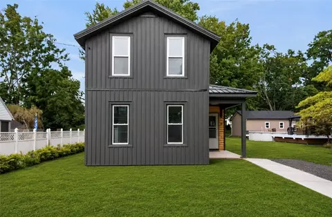 9 Chestnut St, Phelps, NY 14532