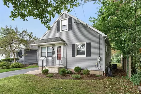 295 Penhurst Rd, Brighton, NY 14610