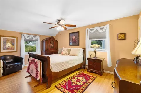 Bedroom - 16 Oakcrest Dr, Irondequoit, NY 14617 photo 3 of 3