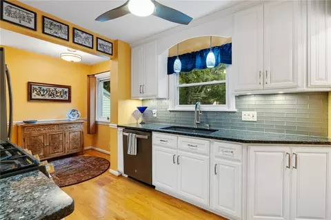 Kitchen - 16 Oakcrest Dr, Irondequoit, NY 14617 photo 3 of 4