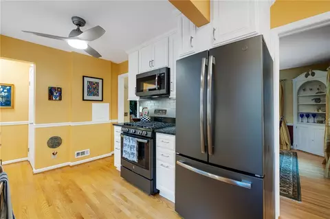 Kitchen - 16 Oakcrest Dr, Irondequoit, NY 14617 photo 2 of 4