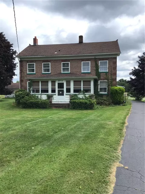 6952 Ontario Center Rd, Ontario, NY 14519