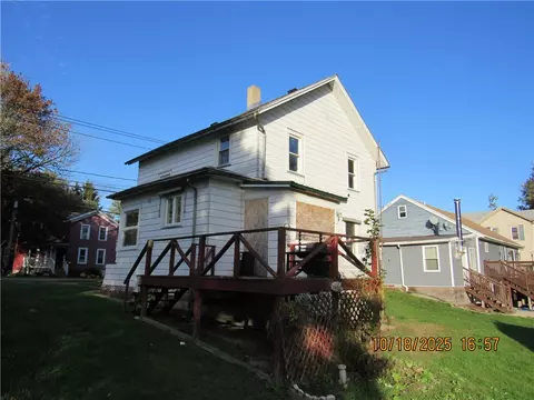 52 Montezuma St, Lyons, NY 14489 photo 4