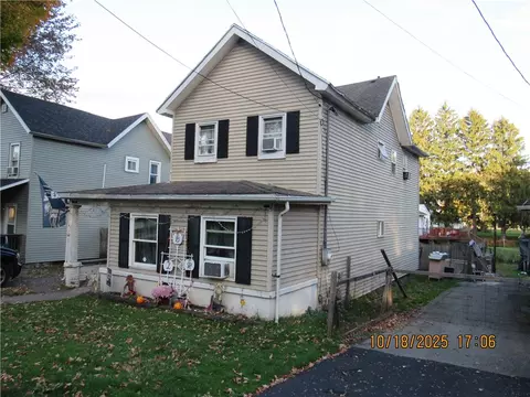 Exterior - 149 Geneva St, Lyons, NY 14489 photo 2 of 5