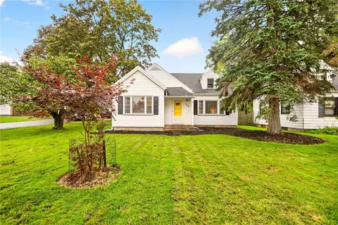 129 Shorewood Dr, Irondequoit, NY 14617