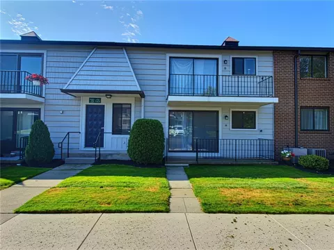 22 High Gate Trl #4, Perinton, NY 14450