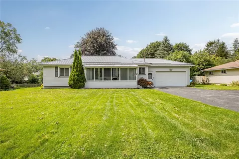983 Wegman Rd, Gates, NY 14624