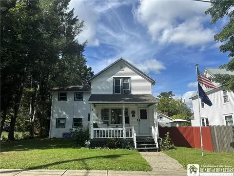 11 E 3rd St, Busti, NY 14750