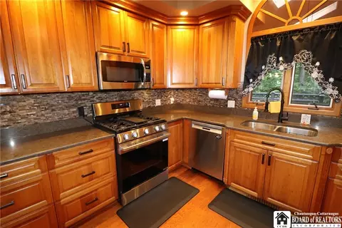 Kitchen - 9 Stewart Ave, Hanover, NY 14136 photo 3 of 4