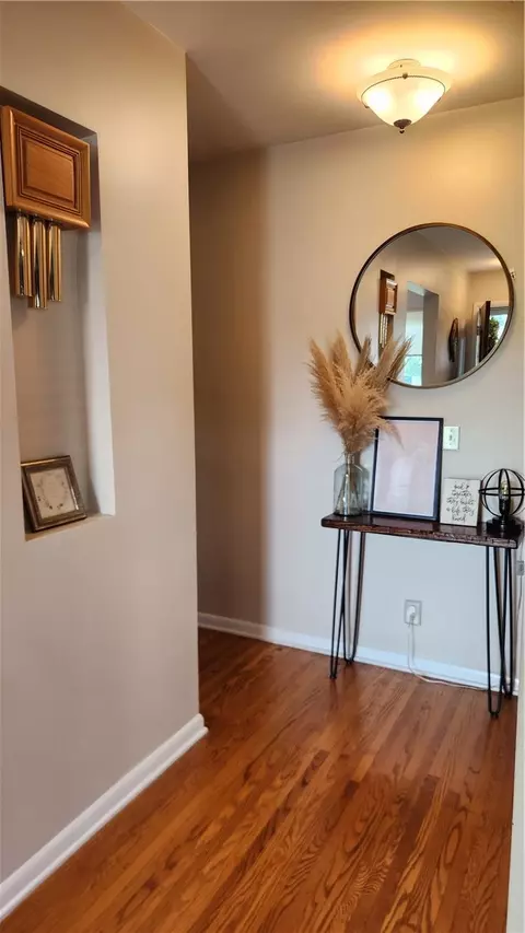Entry Way - 48 Belview Dr, Irondequoit, NY 14609 photo 3 of 5