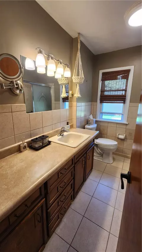 Bath - 48 Belview Dr, Irondequoit, NY 14609 photo 1 of 4