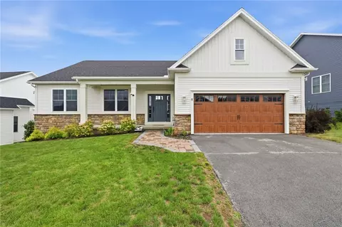 8 Black Wood Cir, Pittsford, NY 14534
